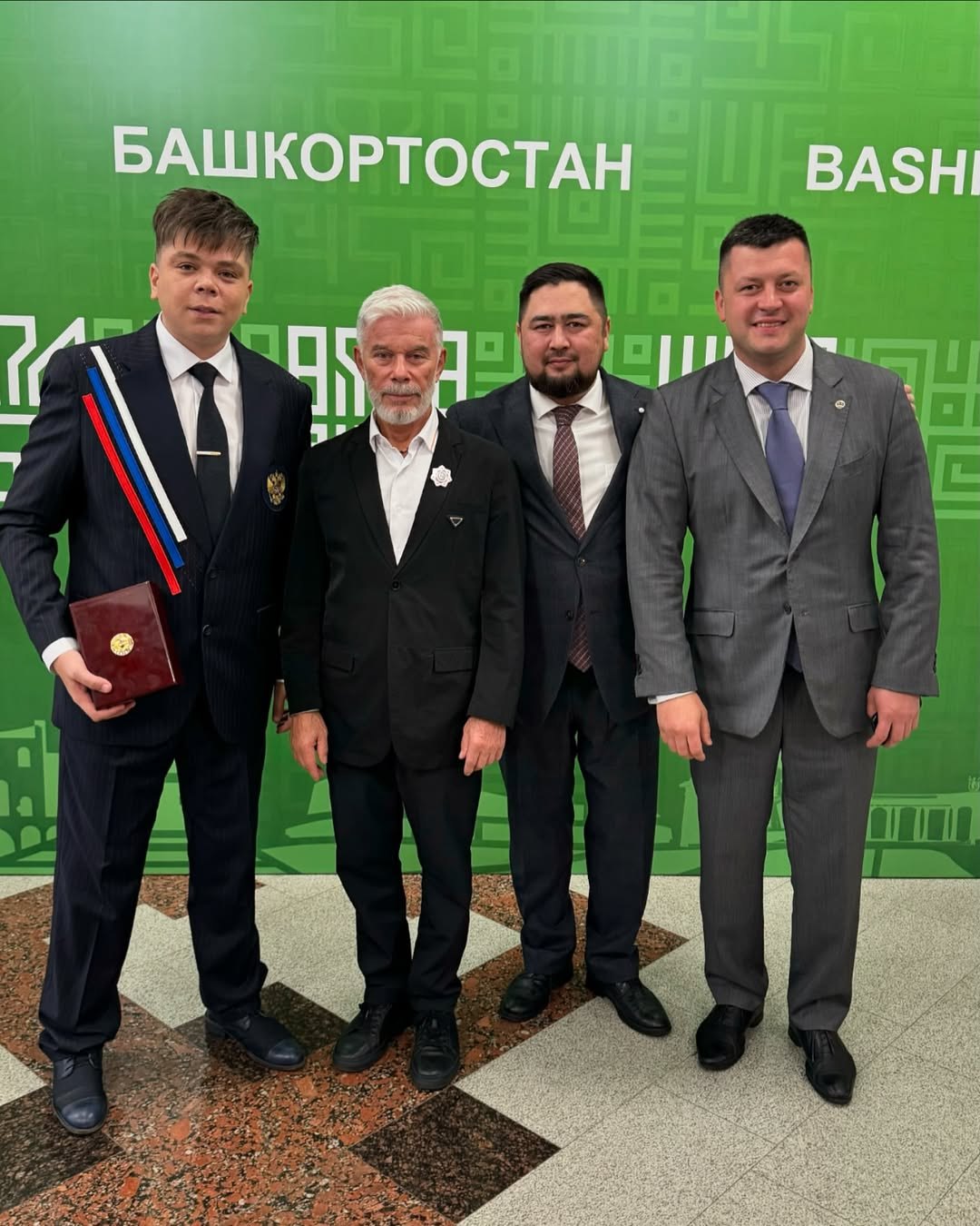 Кадр из публикации артиста (5/12). Фото: @elvin_grey_music, Instagram